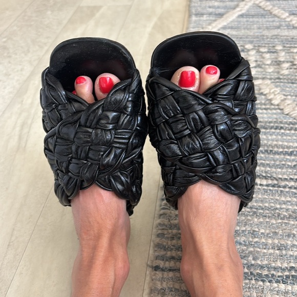 Bottega Veneta women's slides - Picture 3 of 12